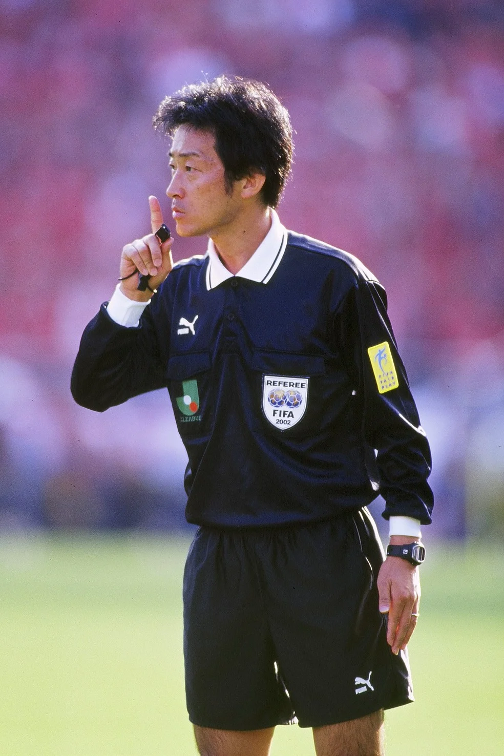 Árbitro Toshimitsu Yoshida em lance polêmico — Uzbequistão na Copa