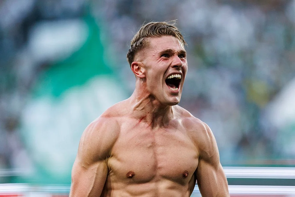 Viktor Gyökeres comemorando gol