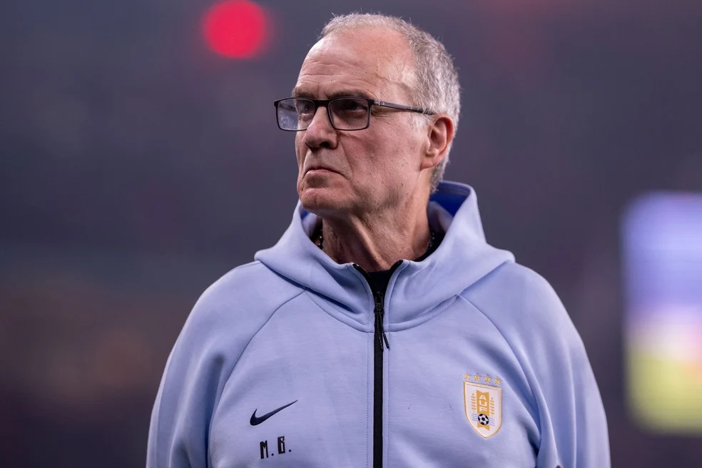 Marcelo Bielsa no Uruguai durante trabalho — Bielsa no Uruguai