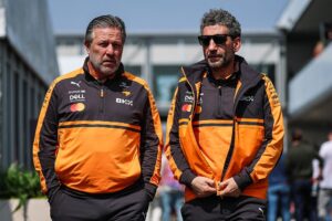 Zak Brown e Andrea Stella — McLaren recorre pódio de Gasly