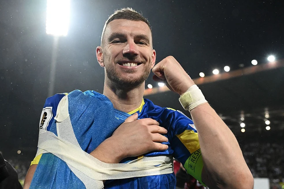 Edin Dzeko em ação — Bósnia