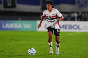Nicolas Bosshardt em campo — naturalização suíça em pauta