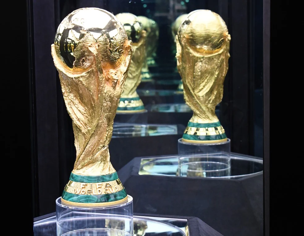 Transmissão dos Jogos do Brasil em Belém — torcida e telão