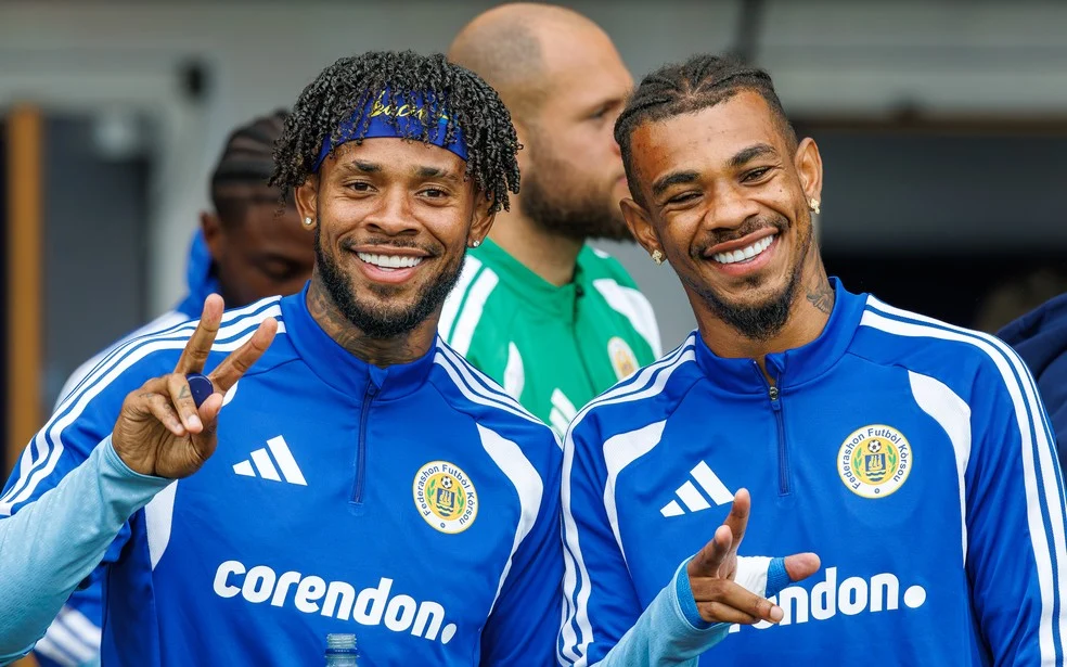 Irmãos Bacuna em treino de Curaçao - Leandro e Juninho Bacuna
