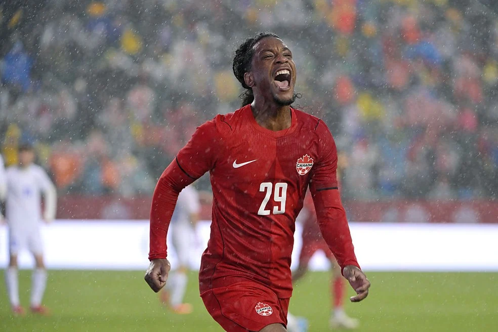 Jayden Nelson em ação pelo Canadá