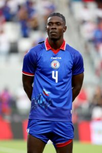 Ricardo Adé com a camisa do Haiti — Ricardo Adé