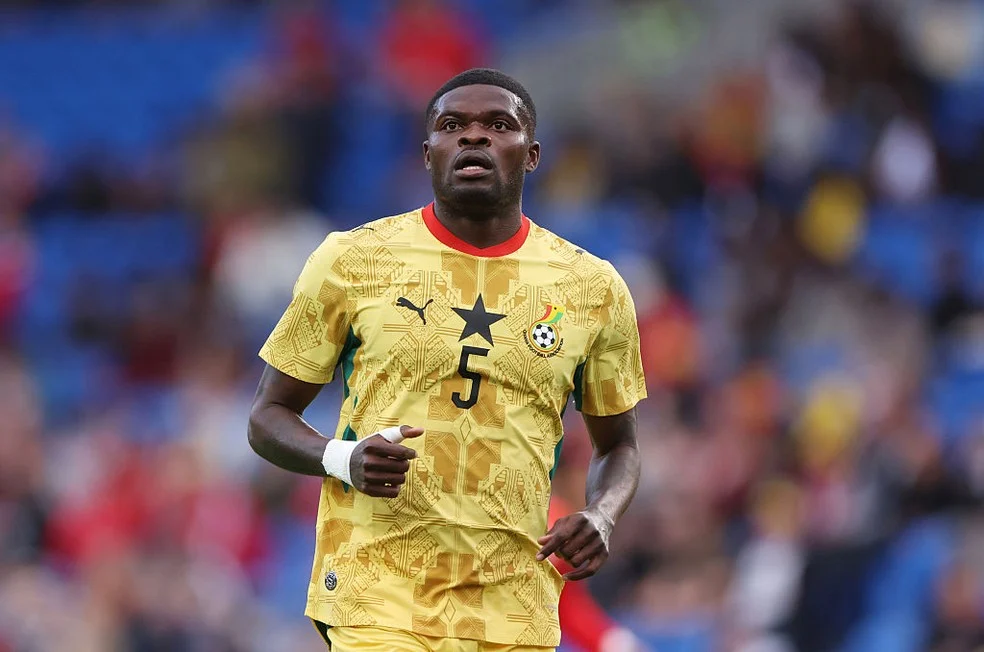 Thomas Partey durante treino — visto de Thomas Partey em discussão