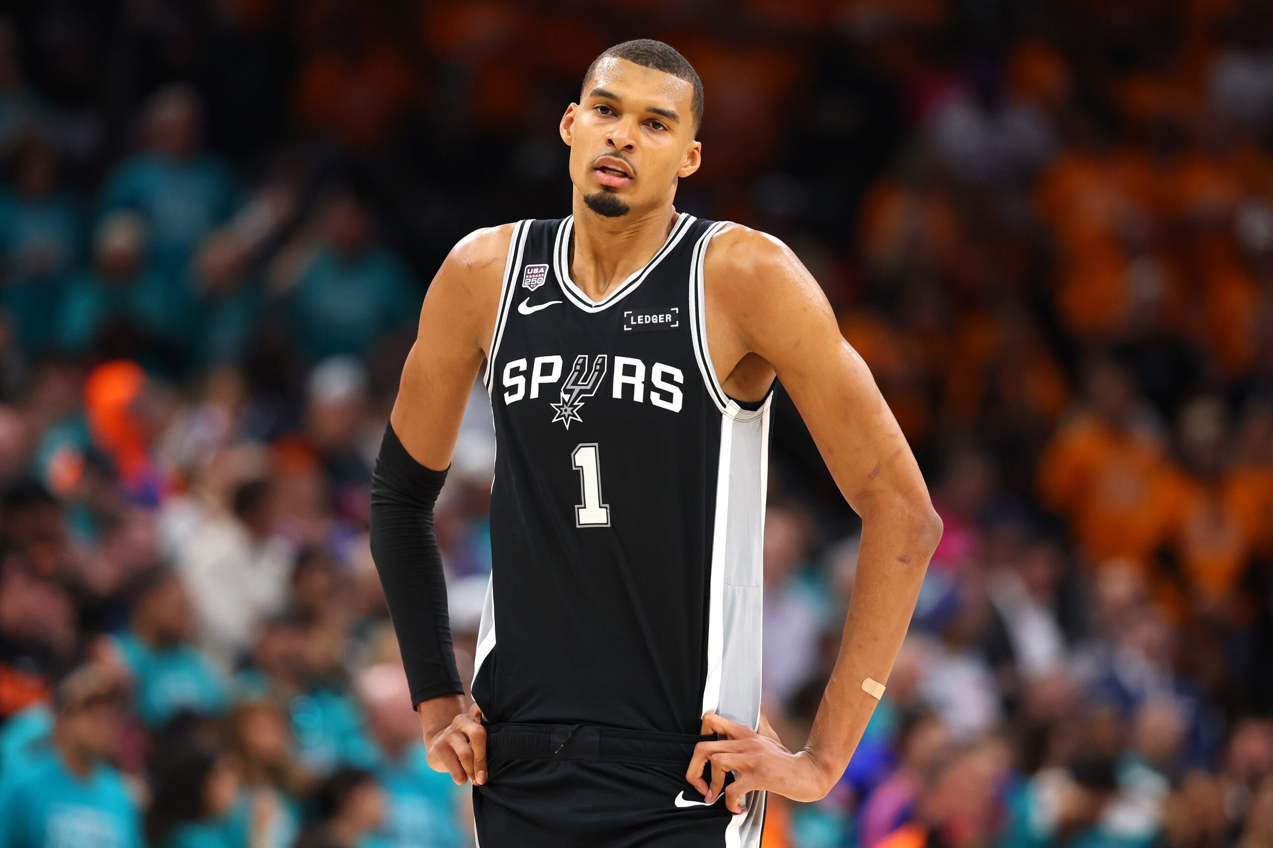 Victor Wembanyama em ação durante Jogo 1 das finais da NBA entre Spurs e Knicks