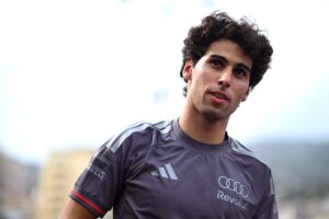 Gabriel Bortoleto no paddock do GP de Mônaco