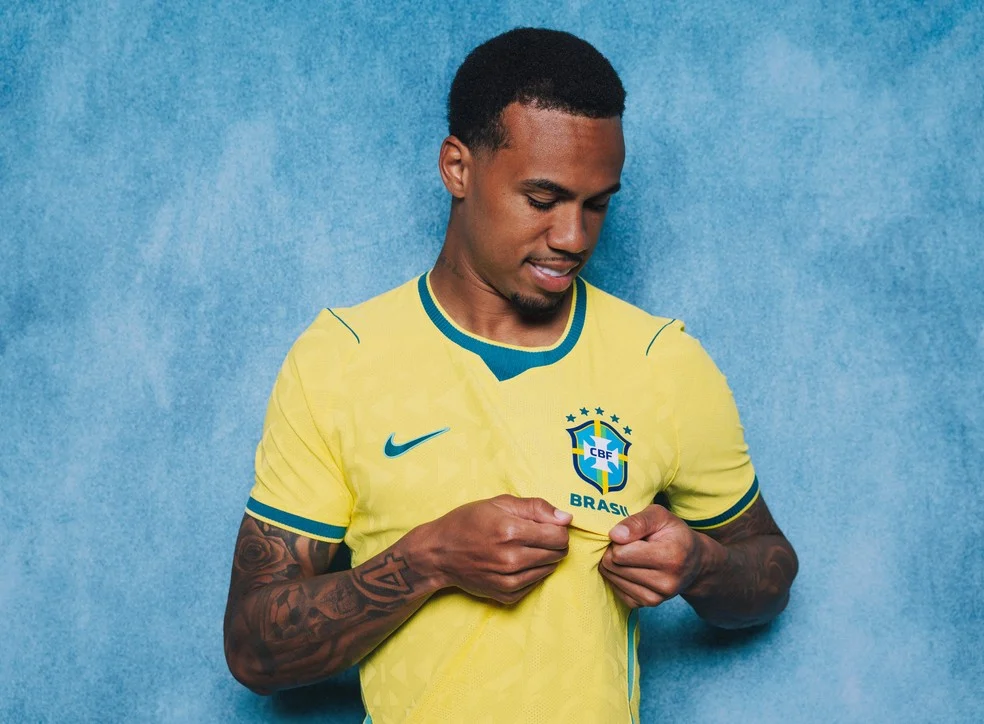 Gabriel Magalhães posa para ensaio da seleção — Gabriel Magalhães