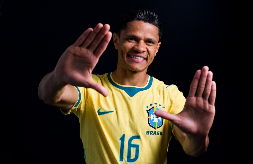 Douglas Santos Copa — lateral-esquerdo do Brasil em ensaio