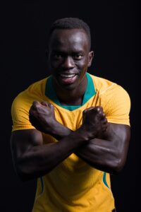 Awer Mabil, no ensaio oficial — comemorações da Copa