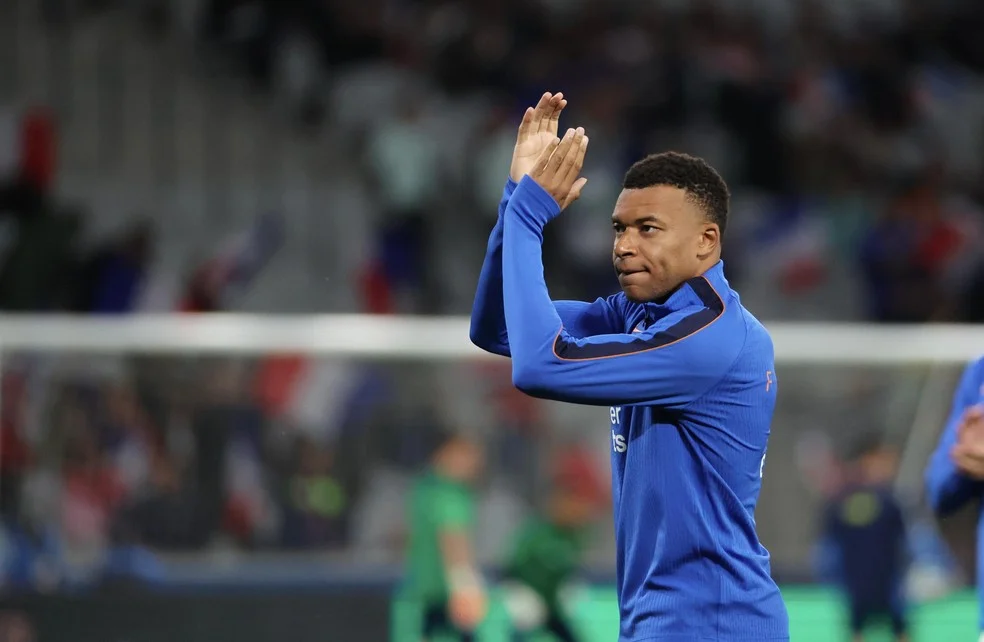 Kylian Mbappé em entrevista — Mbappé flauta