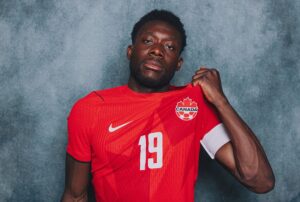 Alphonso Davies em Vancouver com a camisa do Canadá — Alphonso Davies