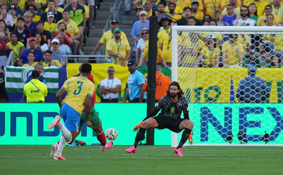Defesa da Seleção em campo após sofrer gol contra o Marrocos