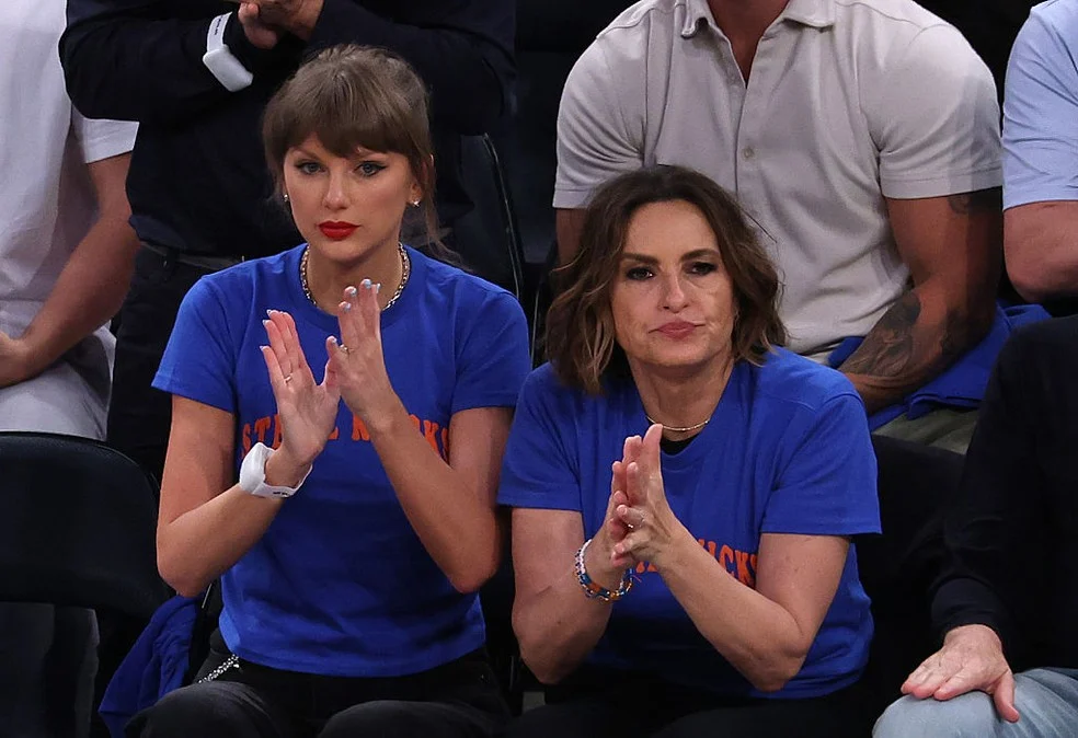 Taylor Swift nas arquibancadas durante virada dos Knicks