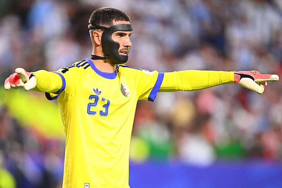 Luca Zidane em ação pela Argélia