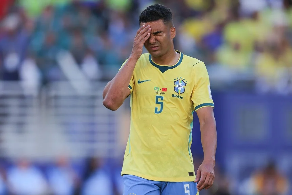 Casemiro em jogada: passes que quebram linhas em foco