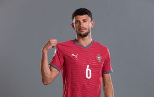 Matheus Nunes com a camisa de Portugal