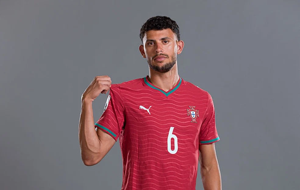 Matheus Nunes com a camisa de Portugal