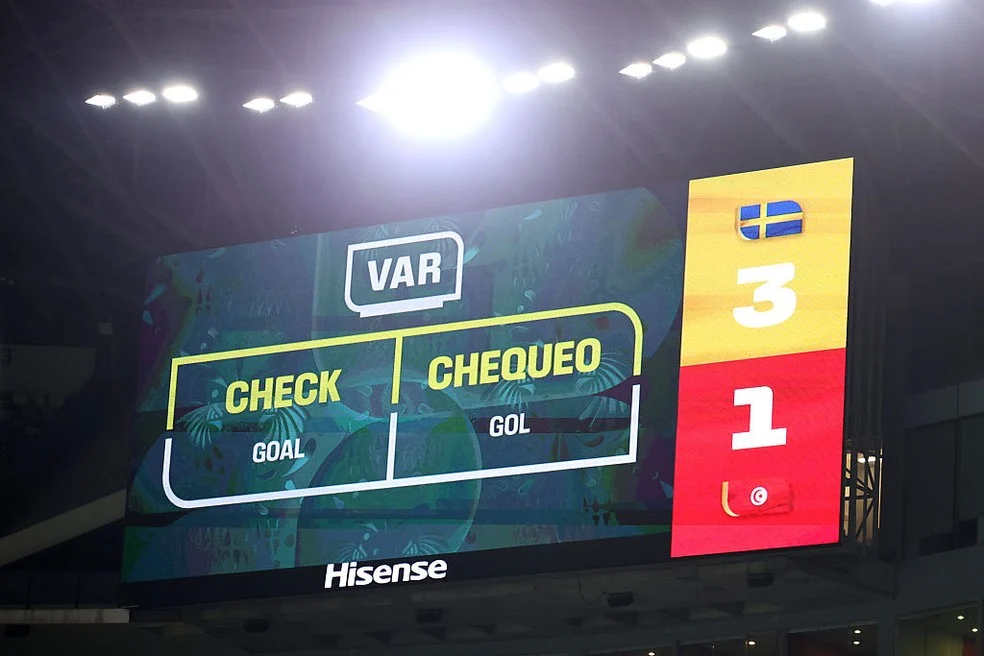 Chip da bola detecta toque que validou gol da Suécia