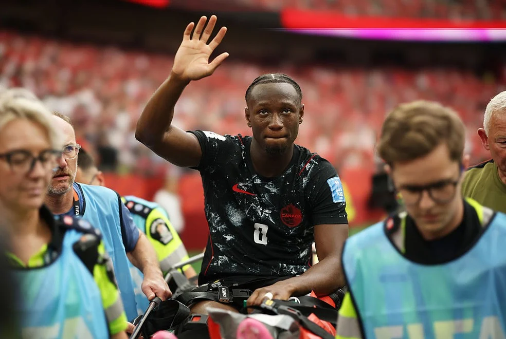 Ismaël Koné deixa gramado após grave lesão — ressarcimento da Fifa
