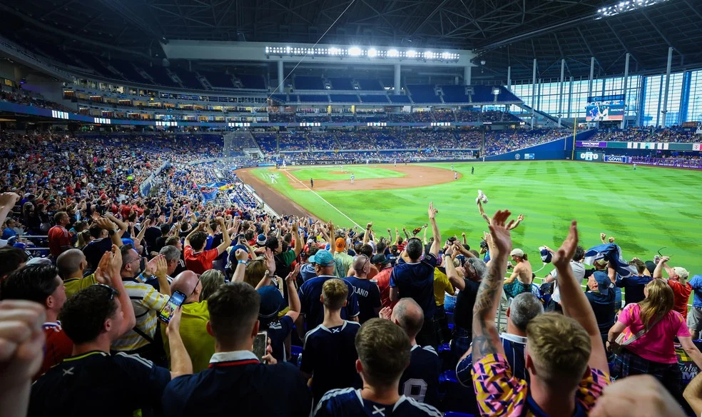 Torcida da Escócia em jogo da MLB em Miami