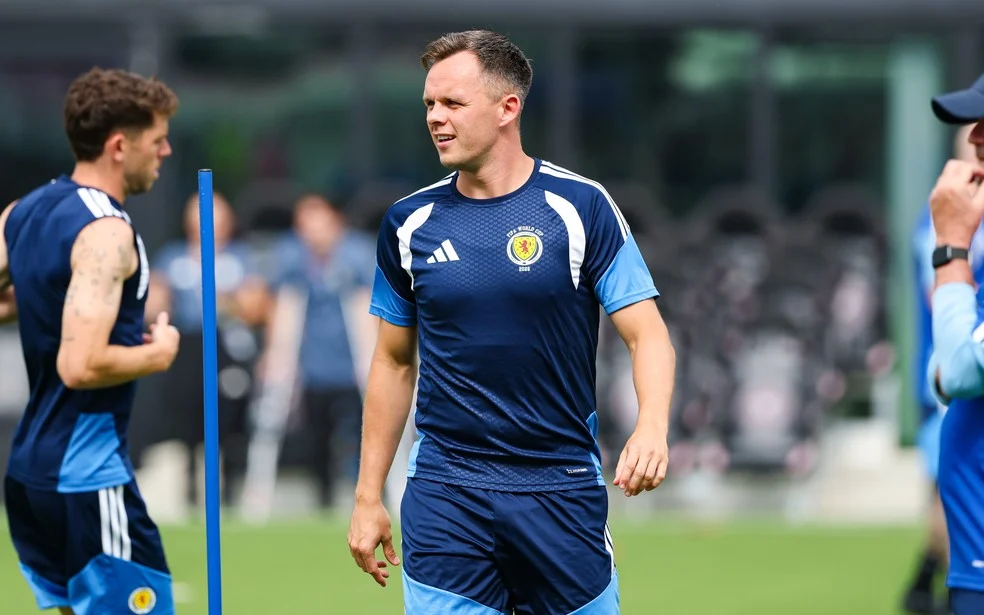 Lawrence Shankland em treino da seleção da Escócia