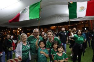Torcedores com a Camisa do México nas arquibancadas