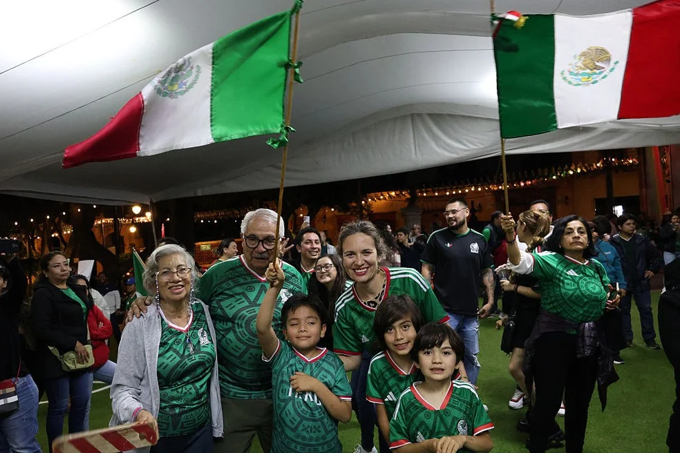 Torcedores com a Camisa do México nas arquibancadas