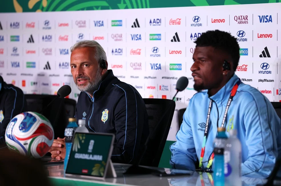 Sébastien Desabre e Aaron Tshibola - Congo contra Colômbia