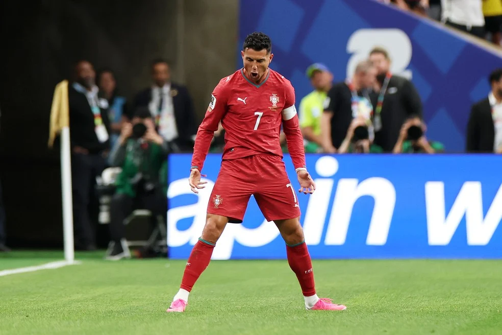 Cristiano Ronaldo em gol contra Uzbequistão - Cristiano Ronaldo