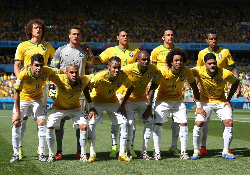 Brasil com uniforme amarelo branco em 2014