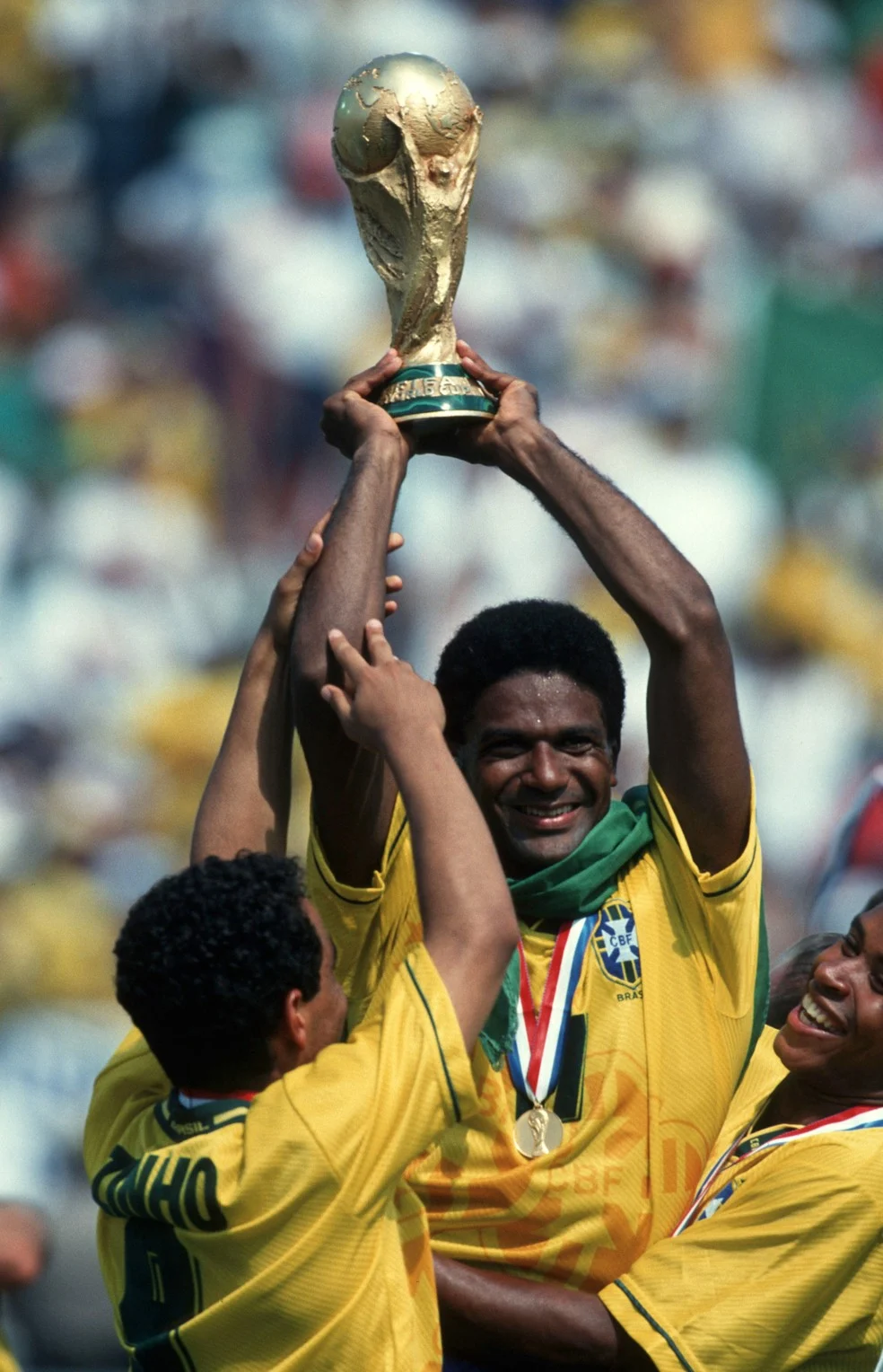 Mazinho campeão do mundo em 1994 com a seleção brasileira