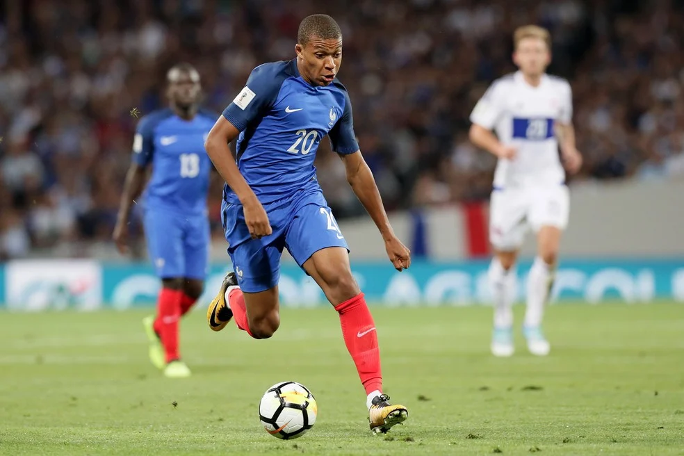 Kylian Mbappé 100 jogos pela França — imagem de arquivo