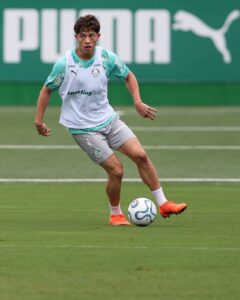 Giay do Palmeiras em treino