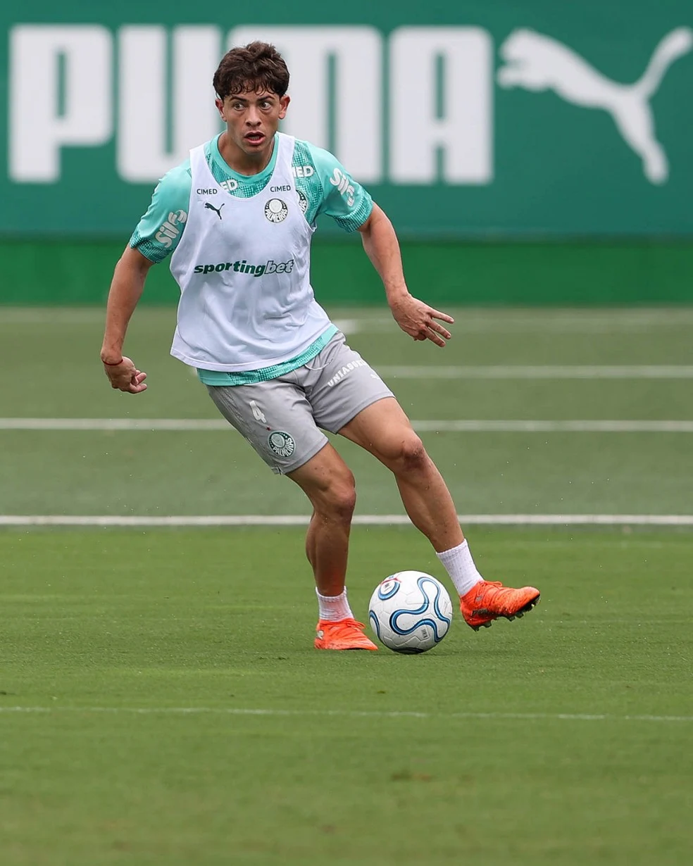 Giay do Palmeiras em treino