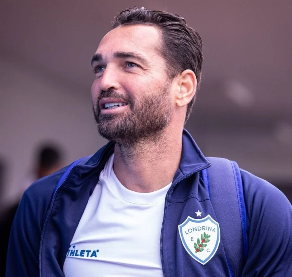Gilberto, atacante do Londrina - Escalação do Londrina