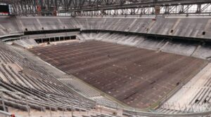 Remoção do gramado sintético na Arena da Baixada