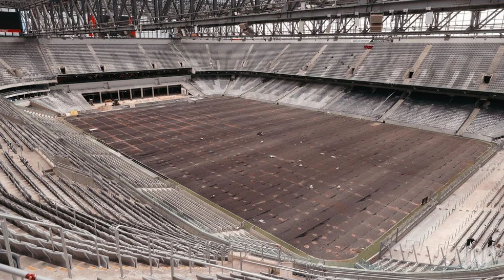 Remoção do gramado sintético na Arena da Baixada