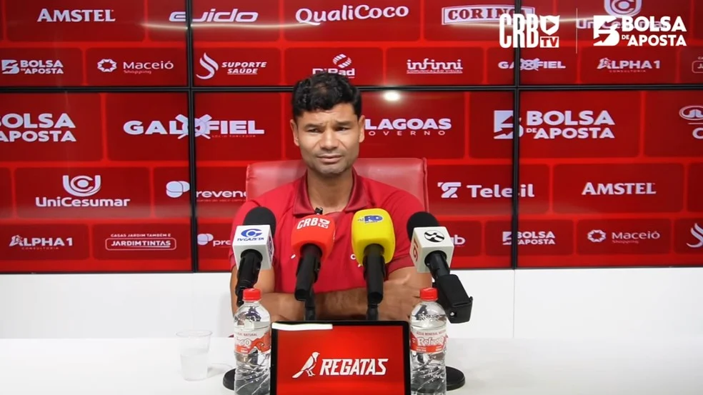 Gum no CRB em coletiva de apresentação
