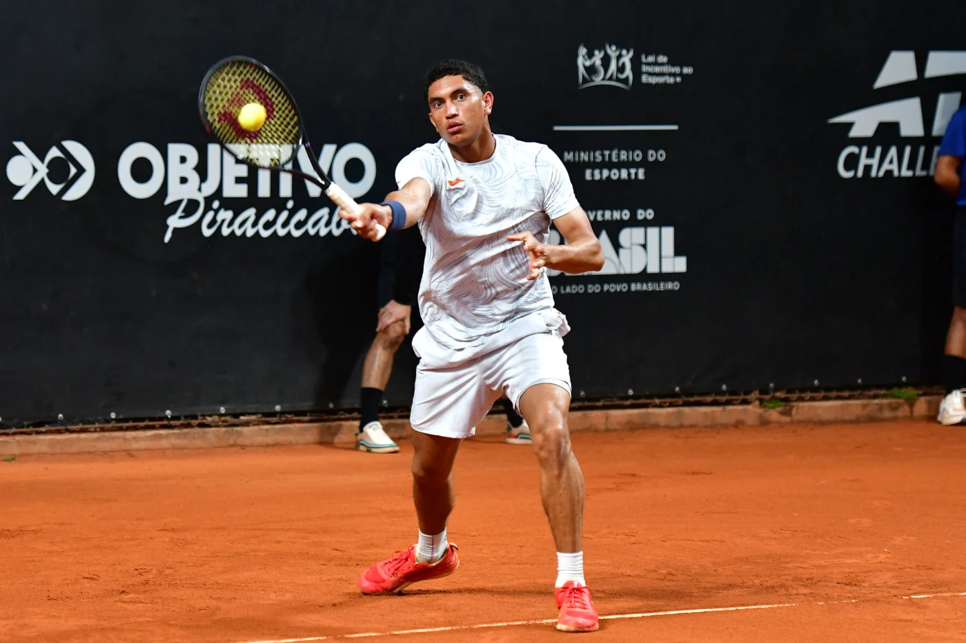 Quadra do Challenger Piracicaba sob chuva