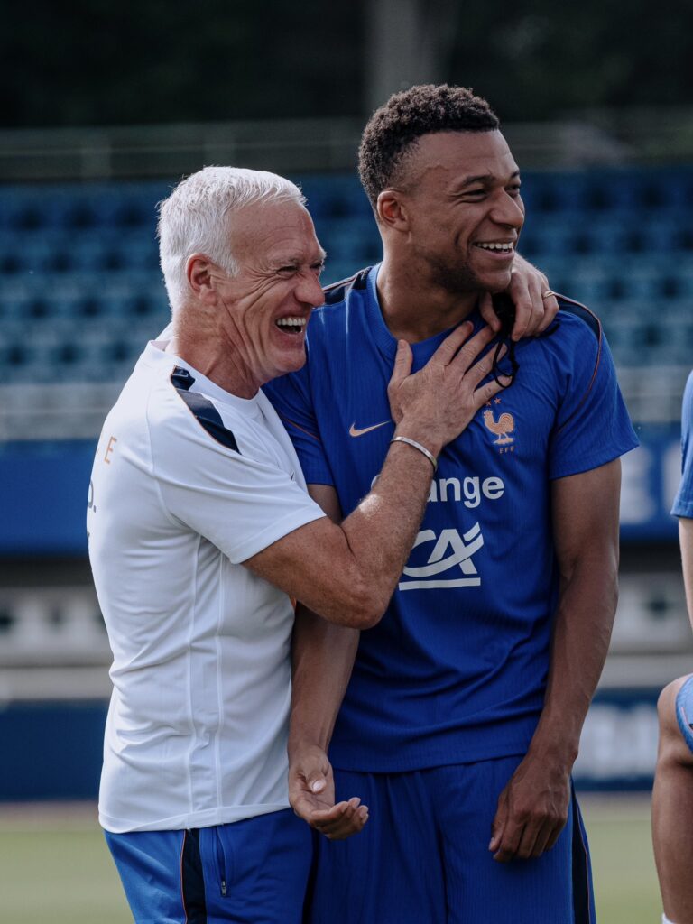 Deschamps em entrevista falando sobre Saliba e Mbappé