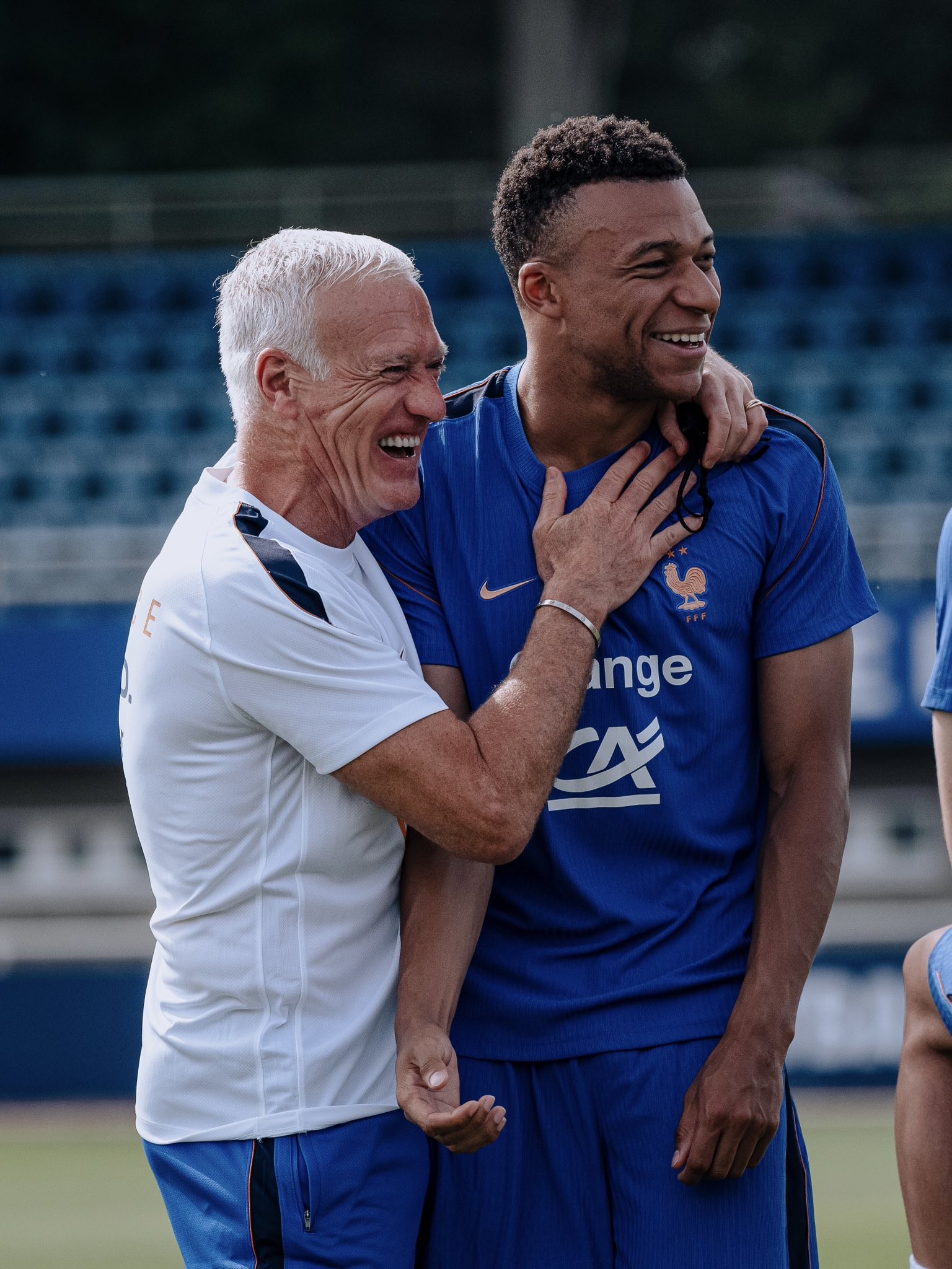 Deschamps em entrevista falando sobre Saliba e Mbappé
