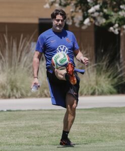 Pochettino altinha durante treino dos Estados Unidos em Irvine