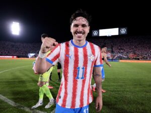 Maurício do Palmeiras com a seleção do Paraguai