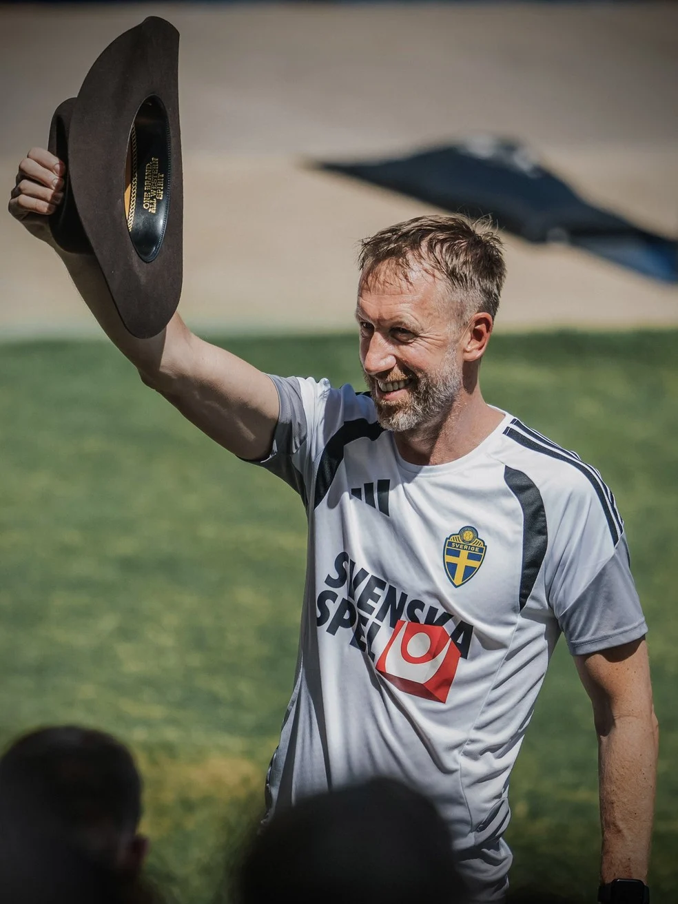 Graham Potter com chapéu de cowboy durante treino