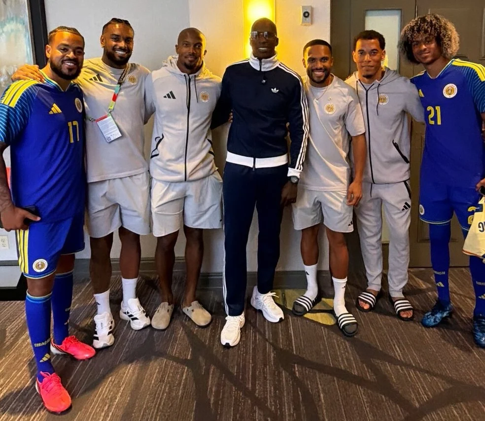 Chad Ochocinco com seleção de Curaçao nos EUA