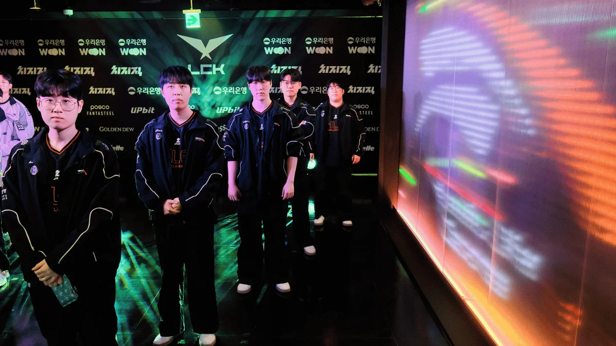 HLE garante Seed — jogadores da Hanwha Life Esports comemoram
