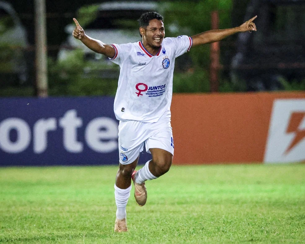 Gabriel Viana celebra gol — melhor ataque tocantinense